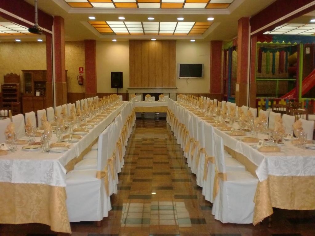 Hotel Los Chiles Villanueva Del Arzobispo Restauracja zdjęcie